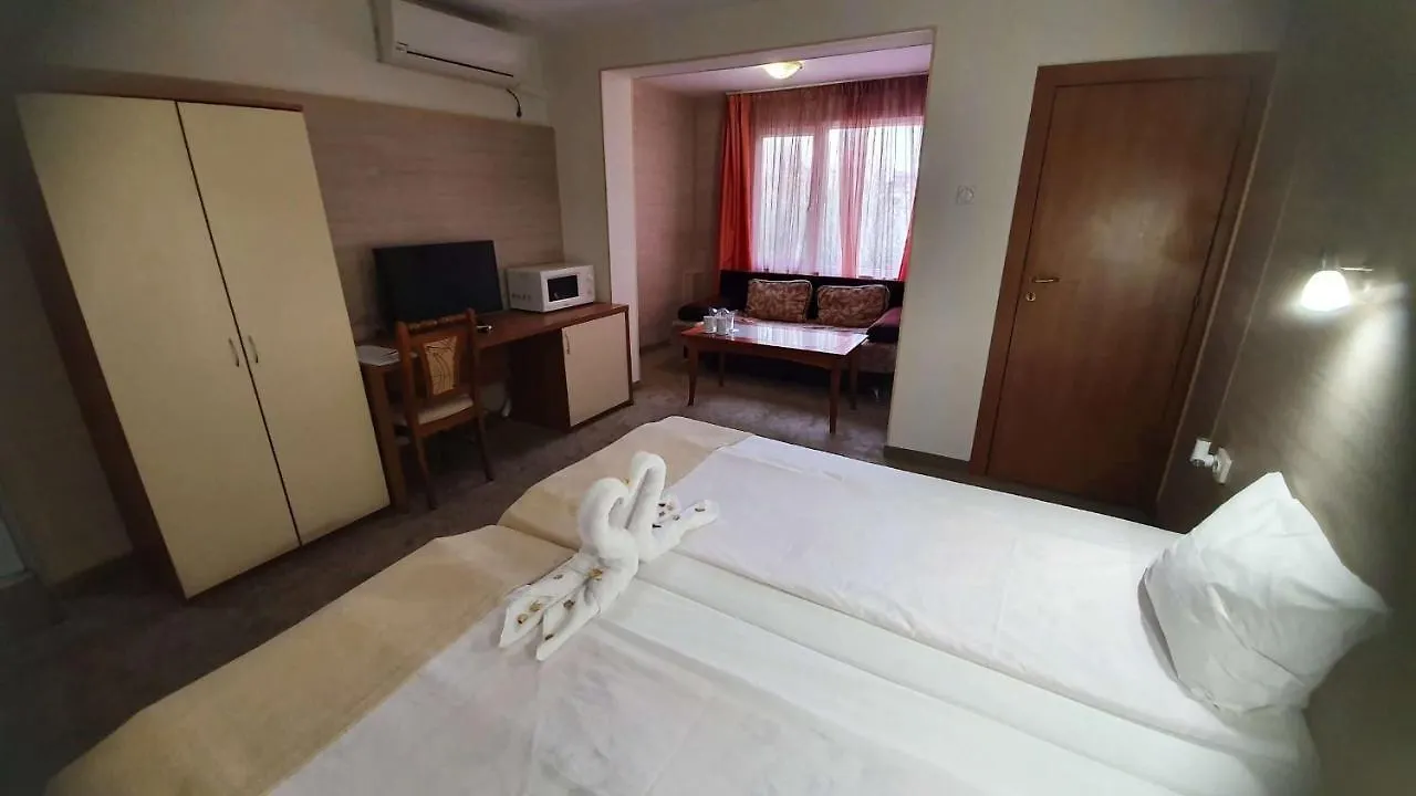 Family Hotel Kedara Burgas 2*,