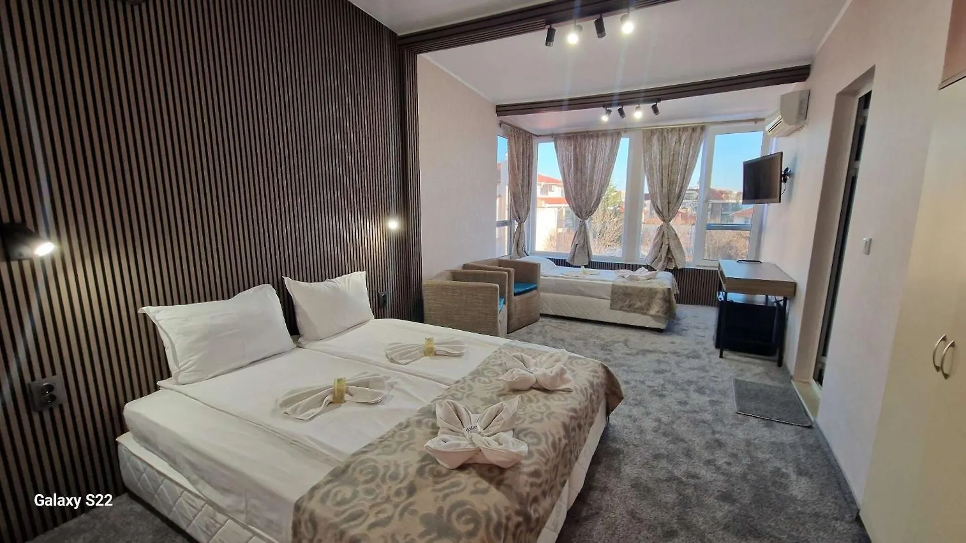 Family Hotel Kedara Burgas 2*,